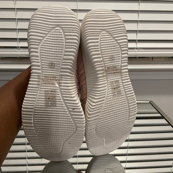 Pink sneakers - Picture 6 of 6